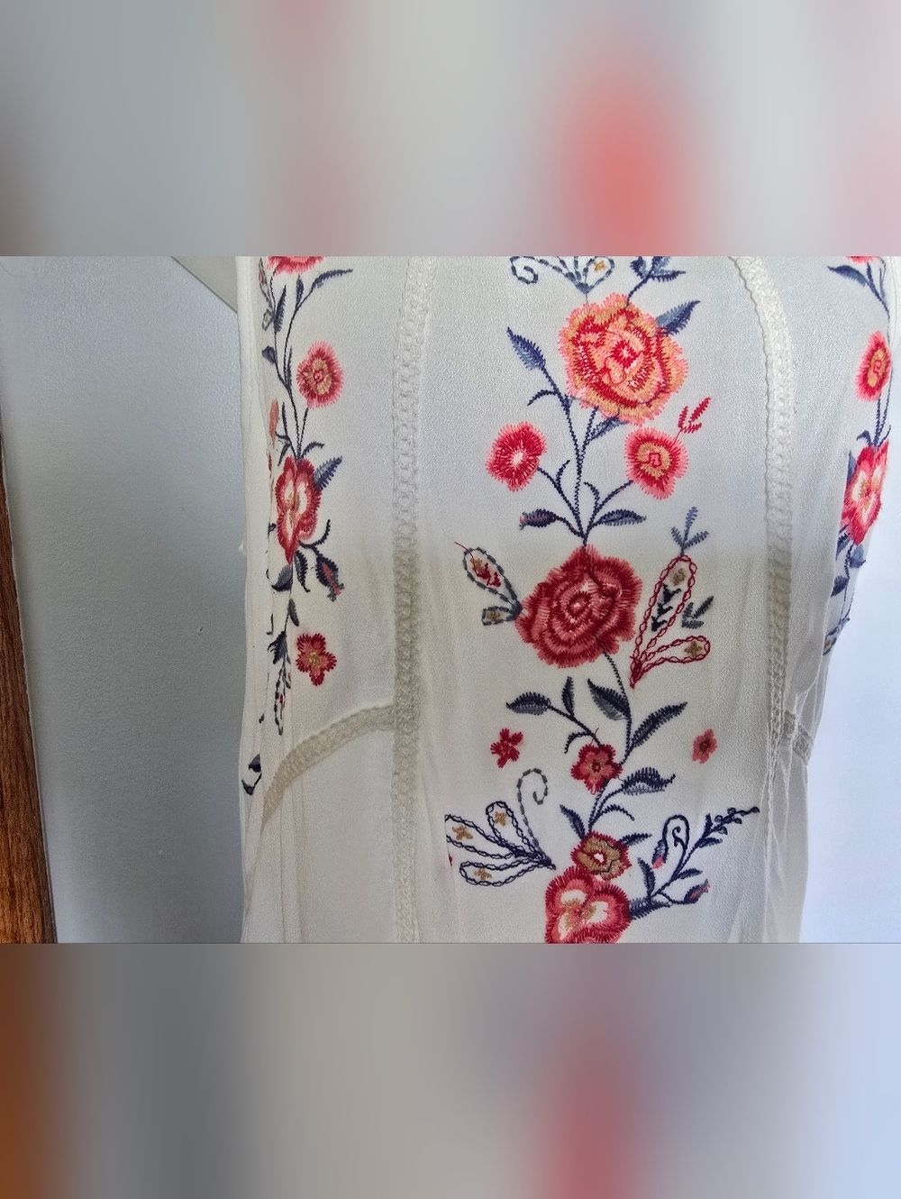 NWOT Xhilaration white sleeveless Embroidered Floral Tank Top Womens Size Medium - Picture 10 of 12